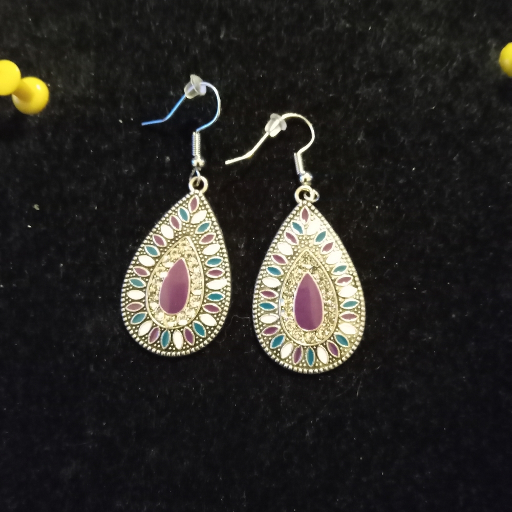 Jewelry - Picture 6 of 12